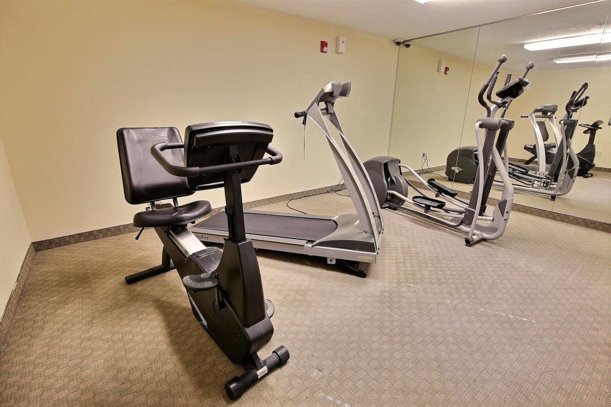 Intown Suites Extended Stay Newport News Va - I-64 Εξωτερικό φωτογραφία